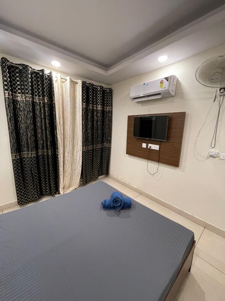 Room, ambala highway 1 Bedroom 400 Sq.Ft. Apartment In Ambala Highway Zirakpur 9663193