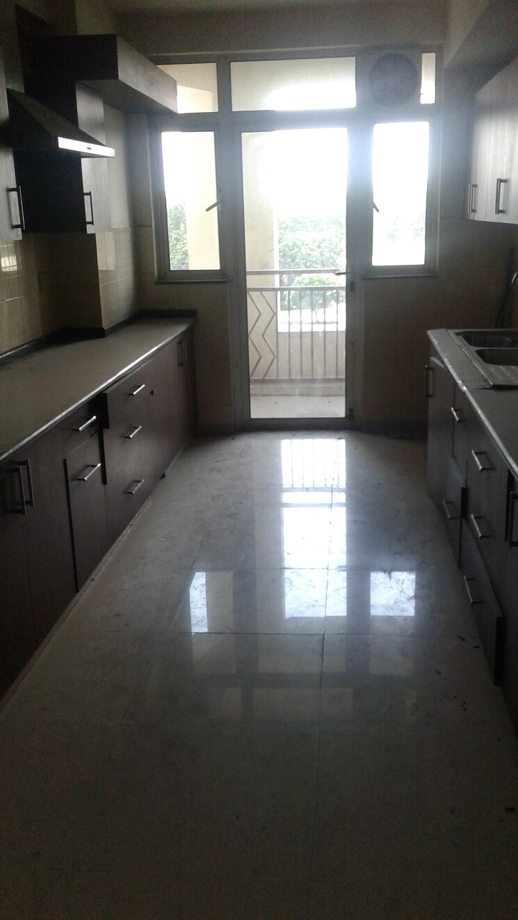 Kitchen, dlf-summit-plaza 4 Bedroom 3400 Sq.Ft. Apartment In Sector 54 Gurgaon 9663237