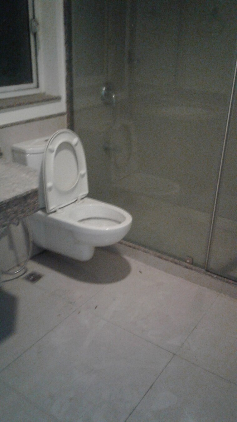 Bathroom, dlf-summit-plaza 4 Bedroom 3400 Sq.Ft. Apartment In Sector 54 Gurgaon 9663237
