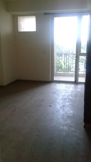 Room in 4 BHK Apartment at DLF Summit Plaza, Sector 54 – for Sale