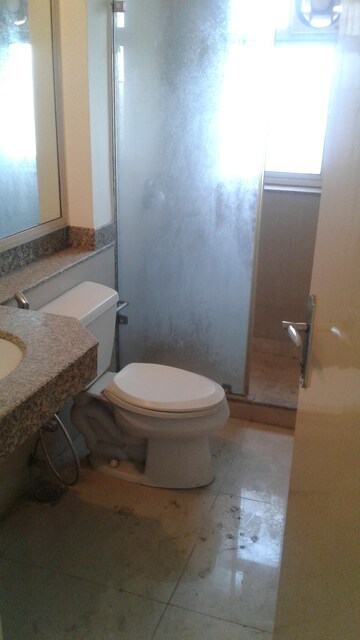 Bathroom in 4 BHK Apartment at DLF Summit Plaza, Sector 54 – for Sale