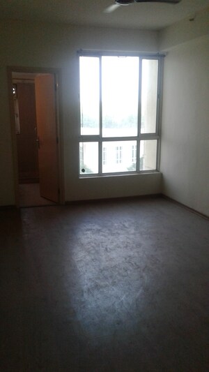 Room in 4 BHK Apartment at DLF Summit Plaza, Sector 54 – for Sale