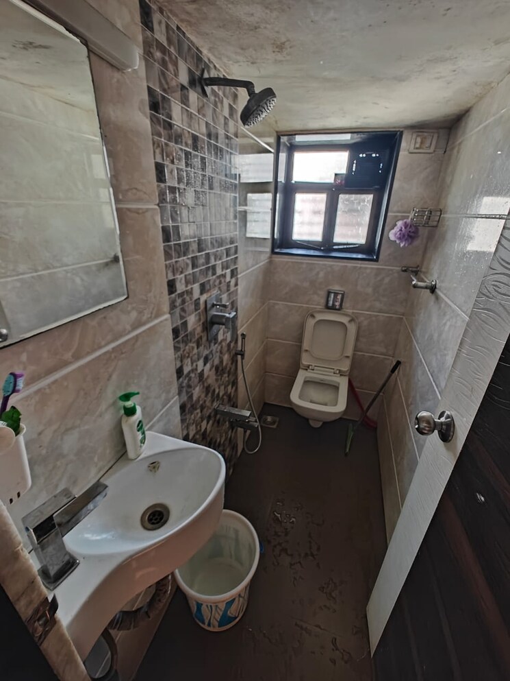 Bathroom, mahim 2 Bedroom 780 Sq.Ft. Apartment In Mahim Mumbai 9663275