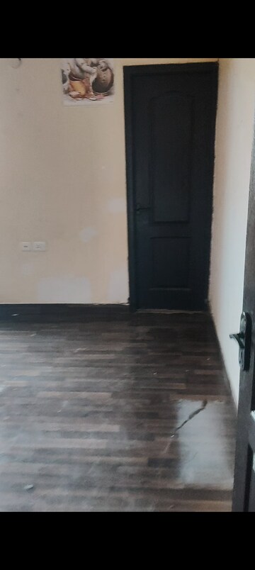 Room in 3 BHK Apartment at Shree Energy Classic Residency, Raj Nagar Extension – for Rent