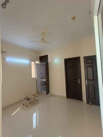 Room in 2.5 BHK Apartment at Dasnac The Jewel, Sector 75 – for Sale