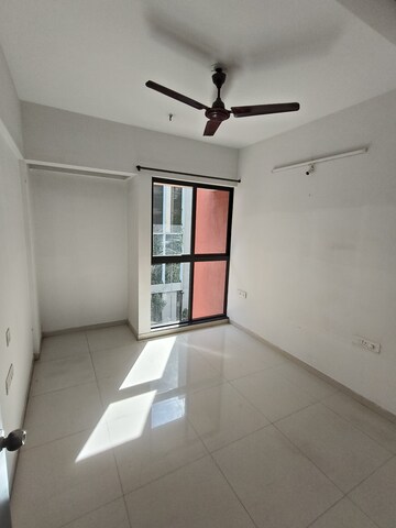 Room in 2.5 BHK Apartment at Lodha Lakeshore Greens, Dombivli East – for Rent