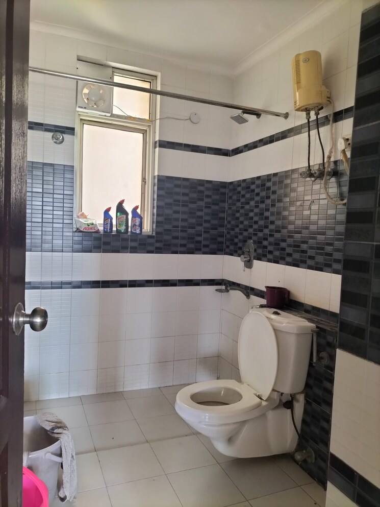 Bathroom, gaur-atulyam 2 Bedroom 613 Sq.Ft. Apartment In Omicron I Greater Noida Greater Noida 9663330