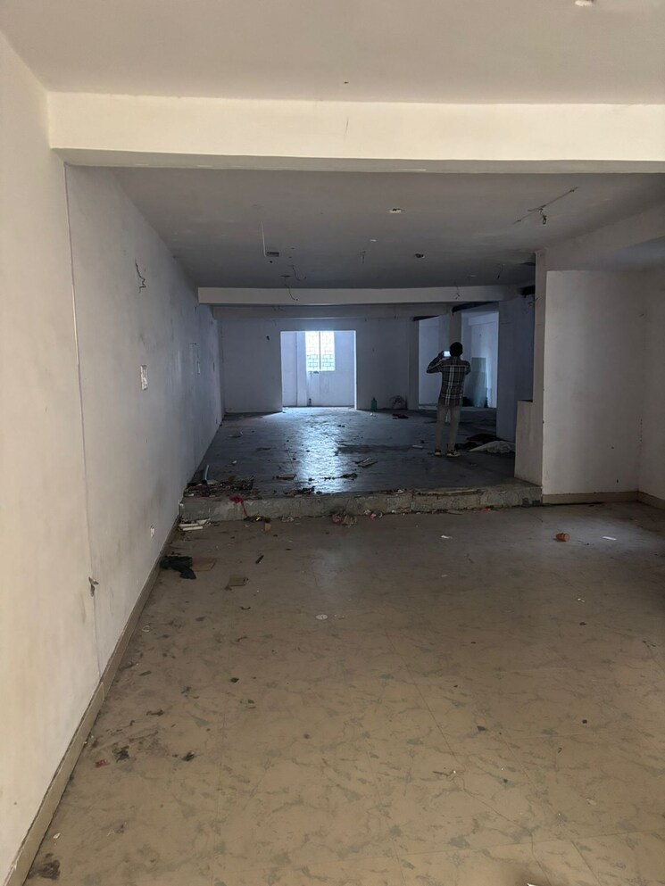 undefined, sector 8 Commercial Warehouse 4000 Sq.Ft. In Sector 8 Noida 9663332