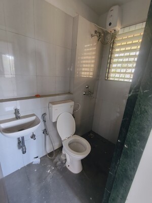 Bathroom in 1 BHK Apartment at Highland Pearl, Thane West – for Rent