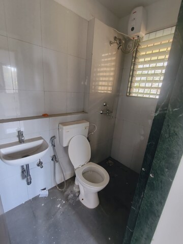 Bathroom in 1 BHK Apartment at Highland Pearl, Thane West – for Rent