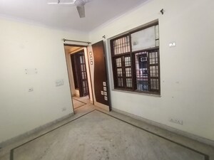Room in 3 BHK Builder Floor at DLF Queens Court, Greater Kailash ii – for Sale