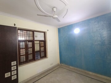 Room in 3 BHK Builder Floor at DLF Queens Court, Greater Kailash ii – for Sale