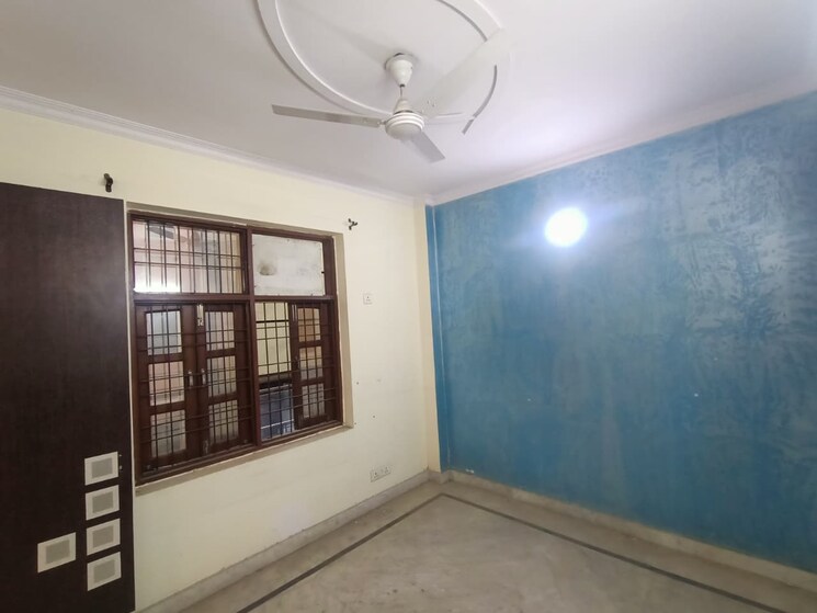 Room, dlf-queens-court 3 Bedroom 208 Sq.Yd. Builder Floor In Greater Kailash ii Delhi 9663410