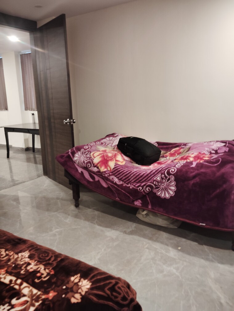Bedroom, sector 31 1 Bedroom 450 Sq.Ft. Independent House In Sector 31 Noida 9663432