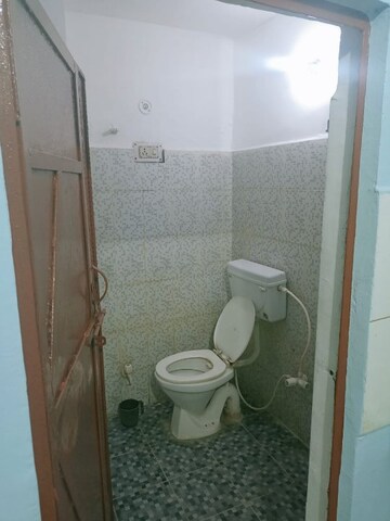 Bathroom in 1 BHK Builder Floor at Gomti Nagar – for Rent