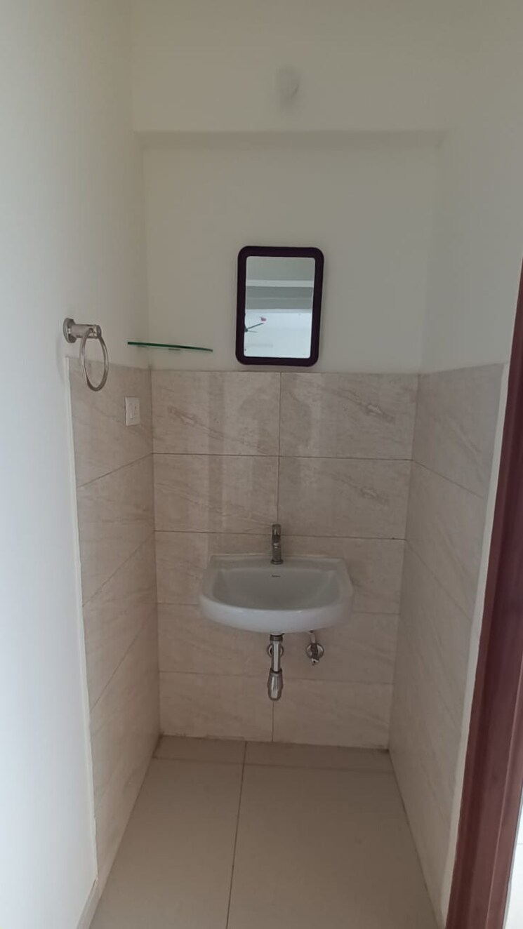 Bathroom, kolte-patil-life-republic 2.5 Bedroom 900 Sq.Ft. Apartment In Hinjewadi Pune 9663433