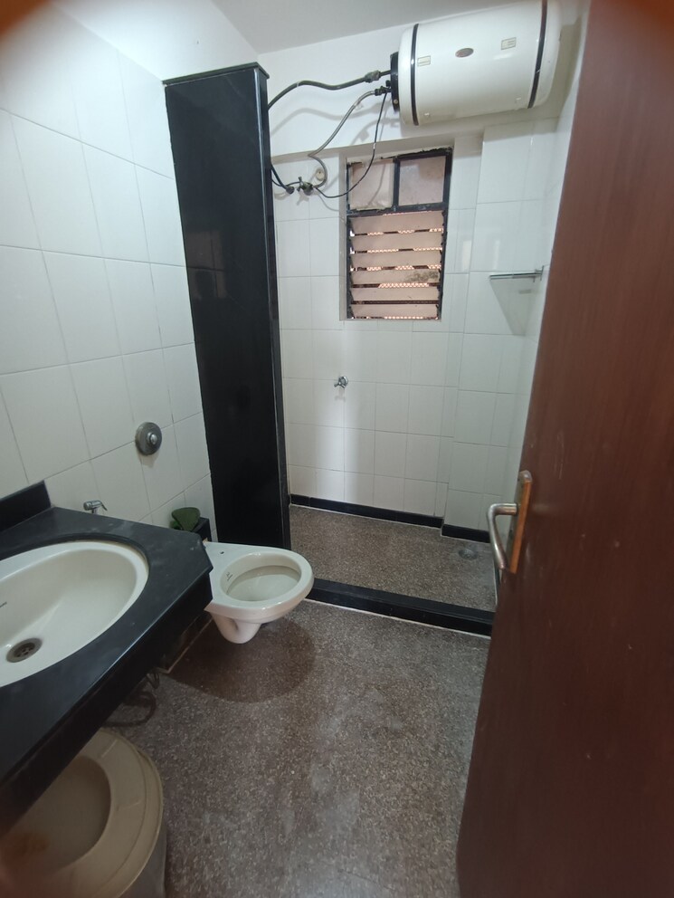 Bathroom, vastu-tower 3 Bedroom 1400 Sq.Ft. Apartment In Malad West Mumbai 9663463