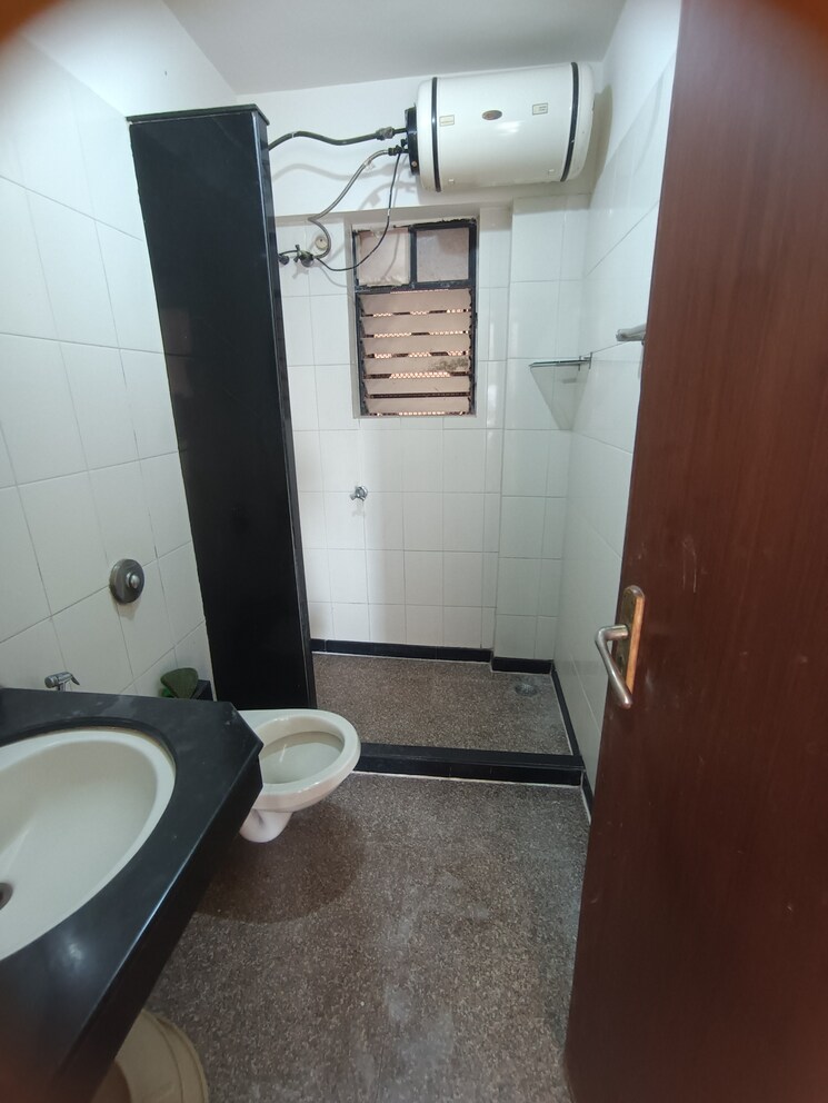 Bathroom, vastu-tower 3 Bedroom 1400 Sq.Ft. Apartment In Malad West Mumbai 9663463