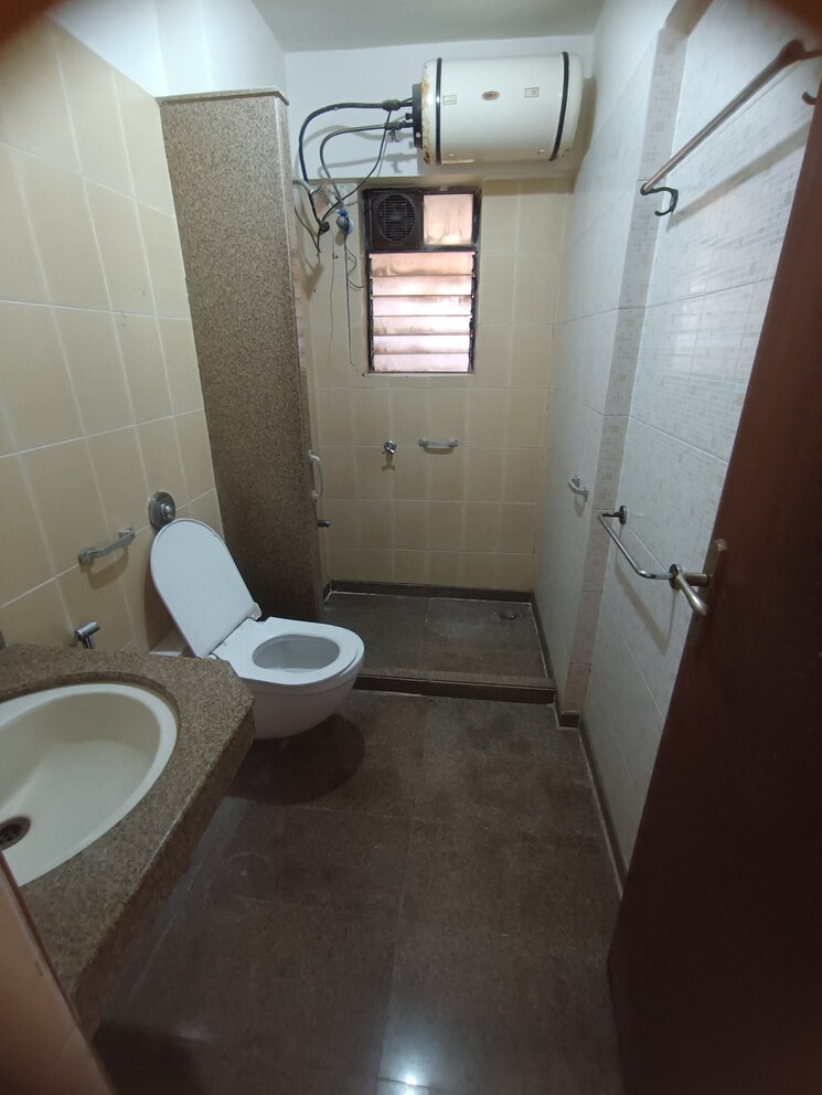 Bathroom, vastu-tower 3 Bedroom 1400 Sq.Ft. Apartment In Malad West Mumbai 9663463
