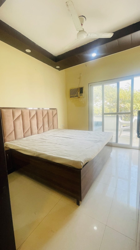 1 Rk  500 Sq.Ft. Builder Floor in Minarch Tower