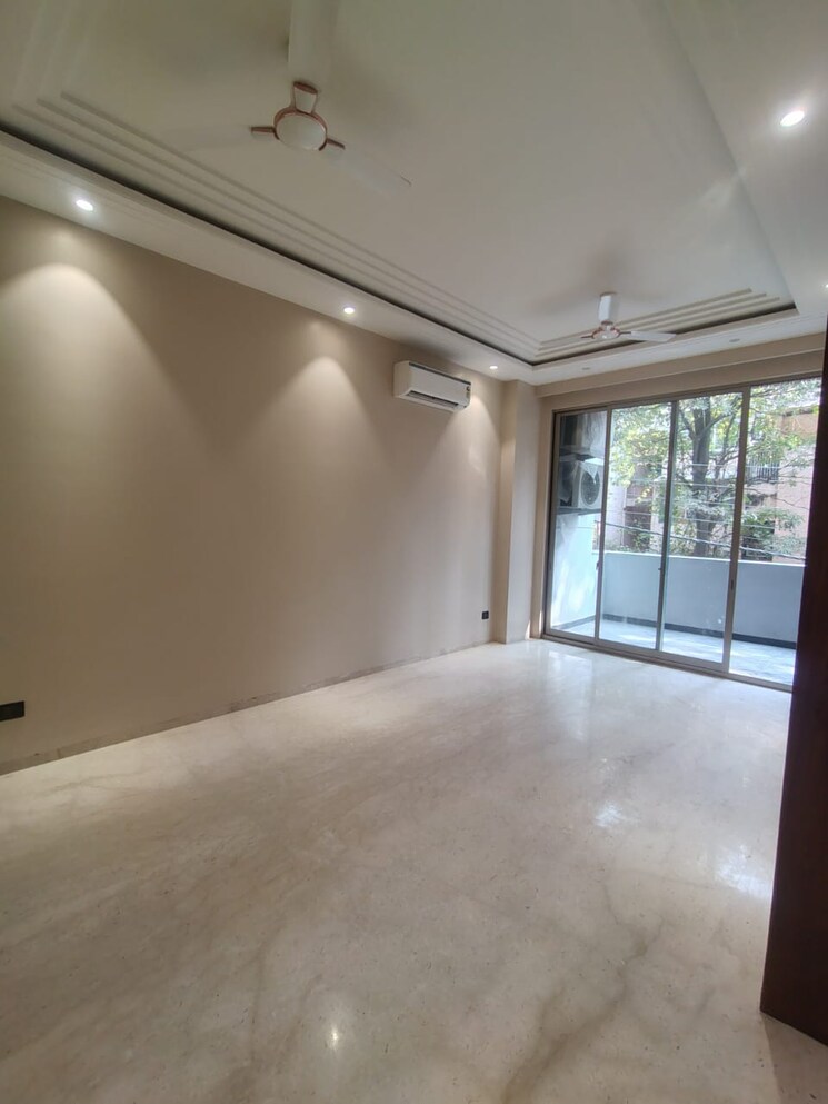 Room, chittaranjan park 3 Bedroom 1600 Sq.Ft. Builder Floor In Chittaranjan Park Delhi 9663532