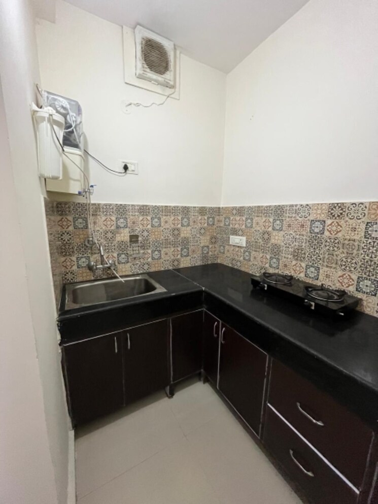 Kitchen, sushant-vyapaar-kendra Studio 400 Sq.Ft. Builder Floor In Sector 43 Gurgaon 9663526