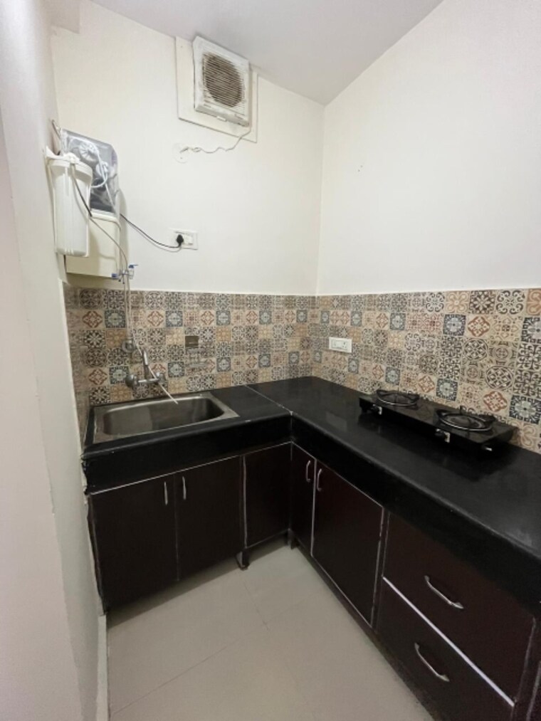 Kitchen, sushant-vyapaar-kendra Studio 400 Sq.Ft. Builder Floor In Sector 43 Gurgaon 9663526