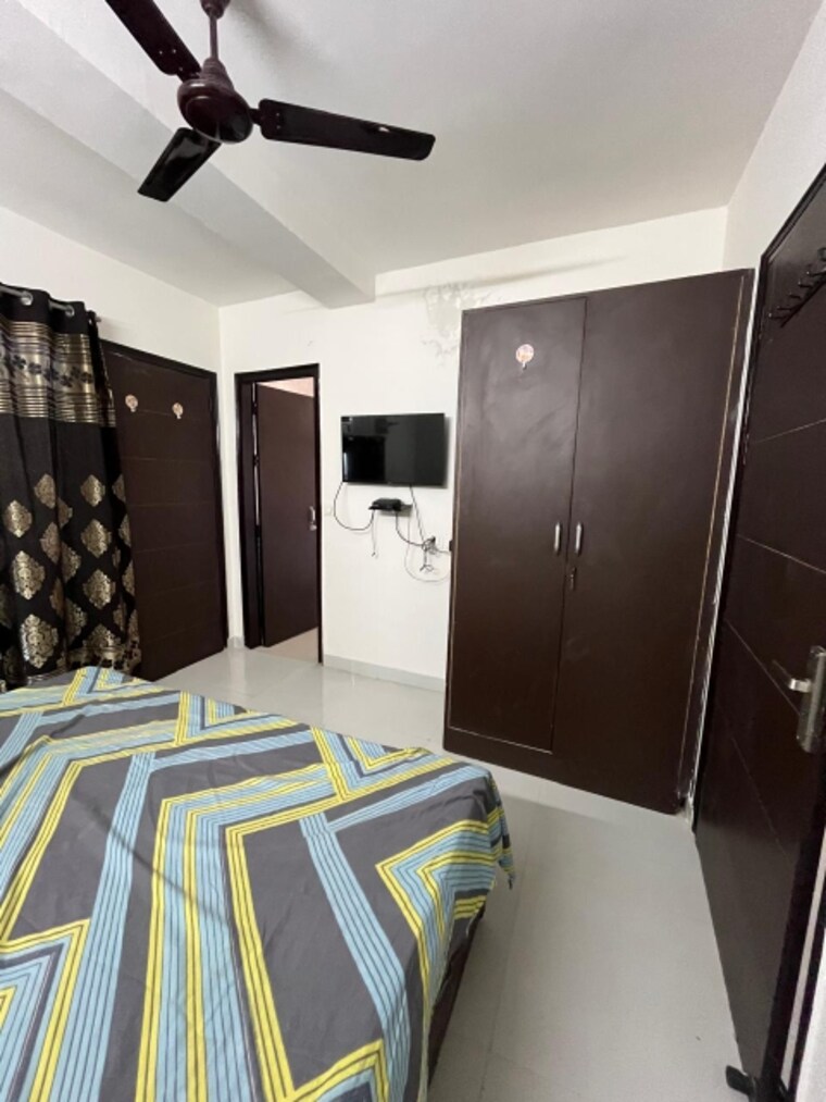 Master Bedroom, sushant-vyapaar-kendra Studio 400 Sq.Ft. Builder Floor In Sector 43 Gurgaon 9663526