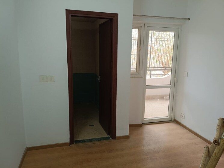 Room, bptp-park-81 2 Bedroom 1250 Sq.Ft. Apartment In Sector 81 Faridabad 9663545