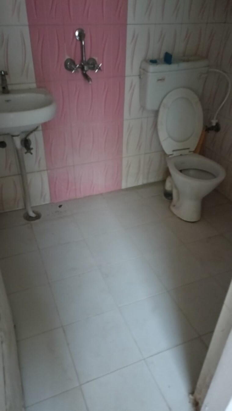 Bathroom, morabadi 2 Bedroom 1400 Sq.Ft. Apartment In Morabadi Ranchi 9663533