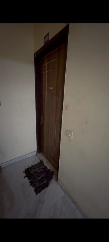 Furnished Amenities in 2.5 BHK Apartment at RWA Apartments Sector 53, Sector 53 – for Rent