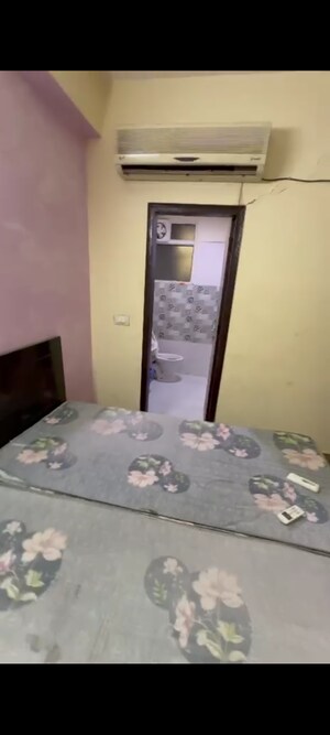 Room in 2.5 BHK Apartment at RWA Apartments Sector 53, Sector 53 – for Rent