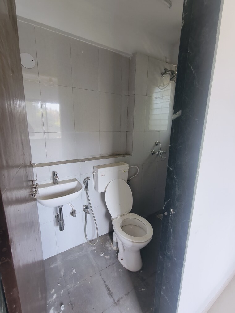 Bathroom, highland-pearl 1 Bedroom 450 Sq.Ft. Apartment In Thane West Thane 9663632