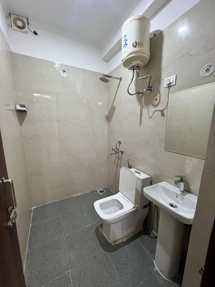 Bathroom, palam vihar extension 2 Bedroom 750 Sq.Ft. Builder Floor In Palam Vihar Extension Gurgaon 9663638