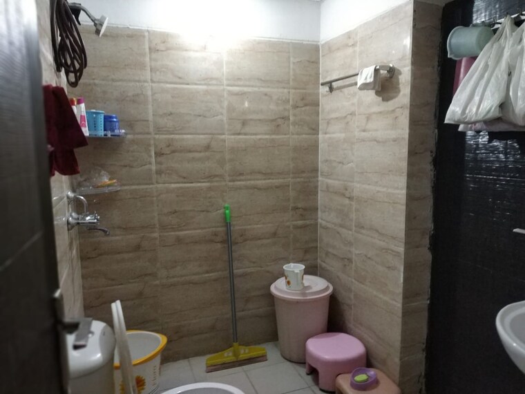 Bathroom, ajnara-le-garden 2 Bedroom 995 Sq.Ft. Apartment In Sector 16b Greater Noida Greater Noida 9663675