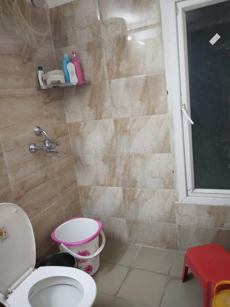 Bathroom, ajnara-le-garden 2 Bedroom 995 Sq.Ft. Apartment In Sector 16b Greater Noida Greater Noida 9663675