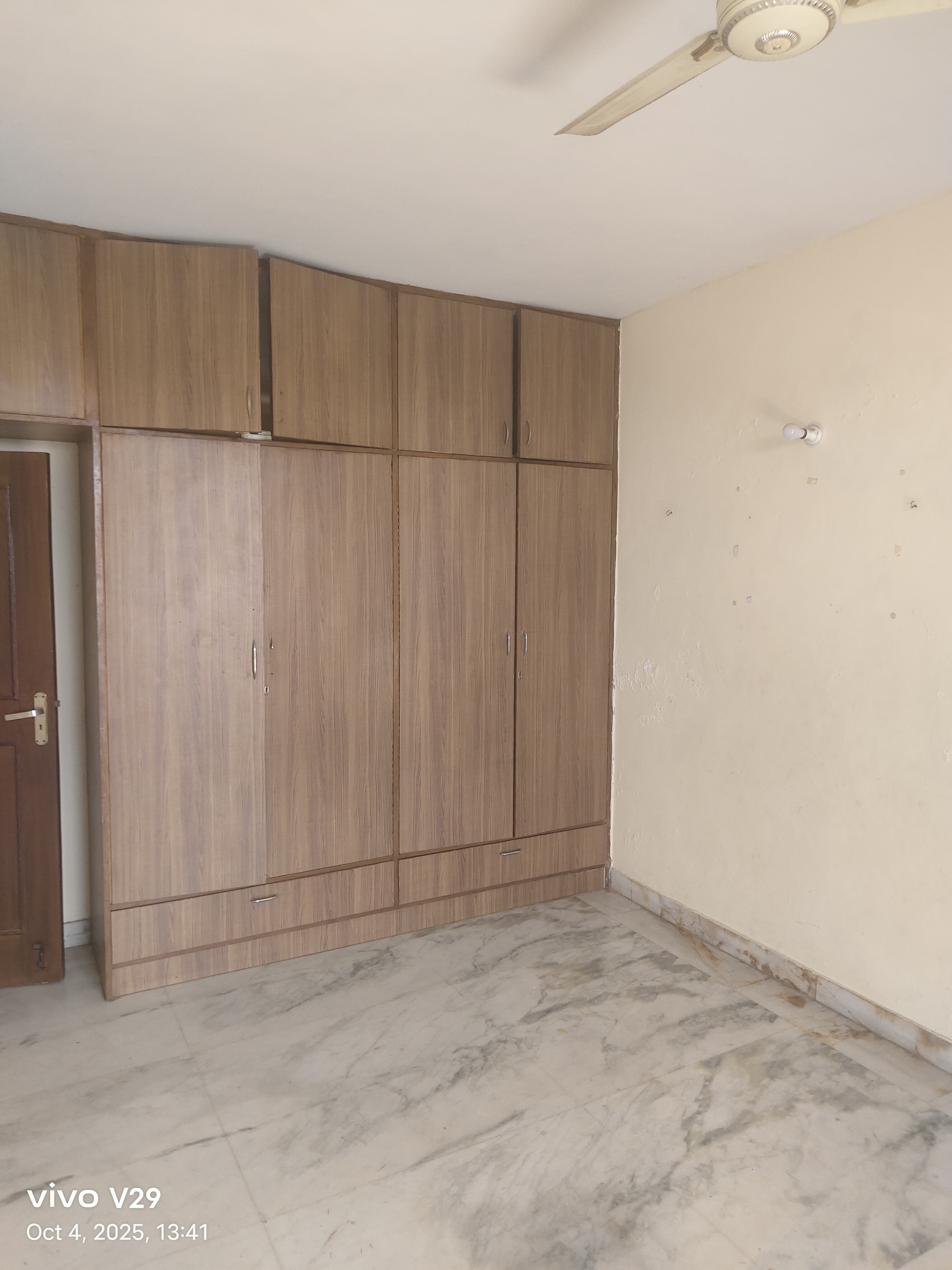 3 BHK + Servant Room Apartment For Rent in Vastu Apartments