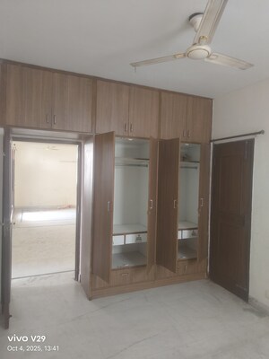 Room in 3 BHK Apartment at Vastu Apartments, Sector 55 – for Rent