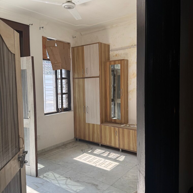 Room, the-nest-noida 3 Bedroom 300 Sq.Mt. Independent House In Sector 31 Noida 9663712