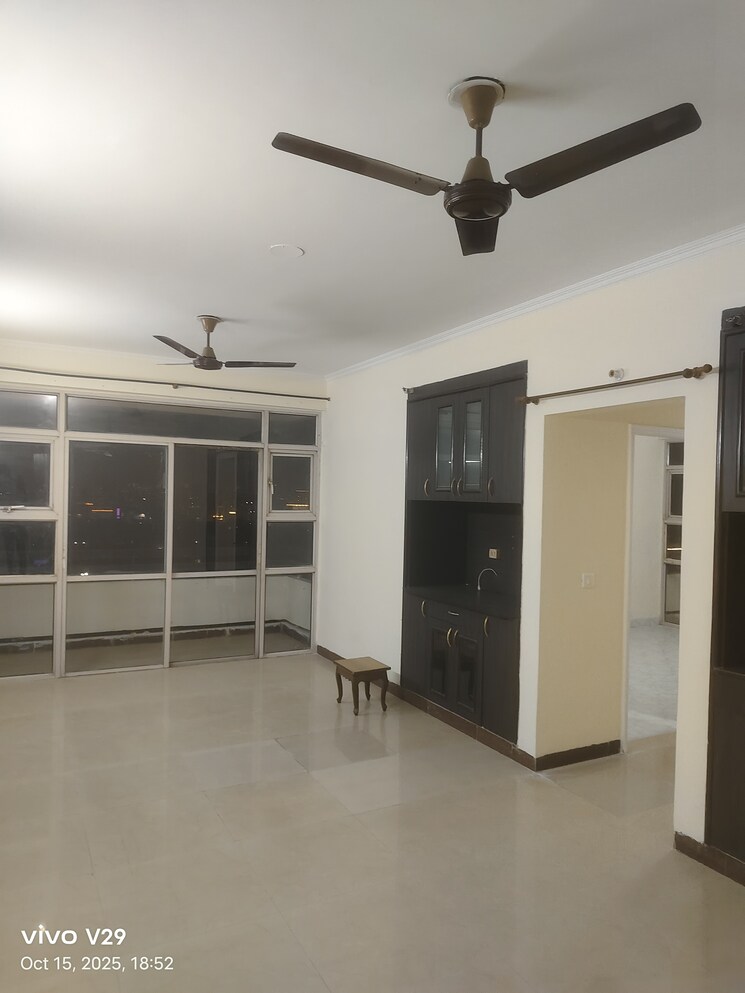 Room, ansal-sushant-estate 2.5 Bedroom 1300 Sq.Ft. Apartment In Sector 52 Gurgaon 9663808
