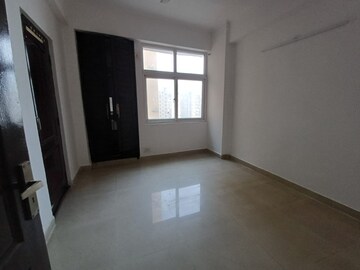 Room in 4 BHK Apartment at Amrapali Zodiac, Sector 120 – for Rent