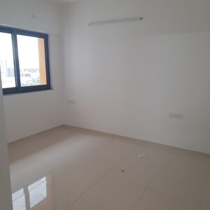 Room in 2 BHK Apartment at Amanora Gold Towers, Hadapsar – for Rent