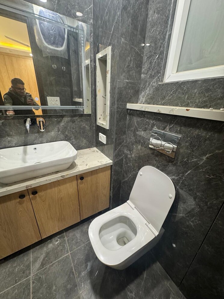 Bathroom, janakpuri 3 Bedroom 1350 Sq.Ft. Builder Floor In Janakpuri Delhi 9663817