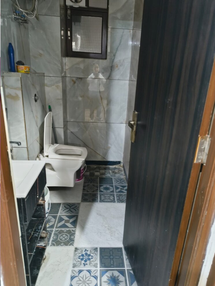 Bathroom, janakpuri 3 Bedroom 1350 Sq.Ft. Builder Floor In Janakpuri Delhi 9663817
