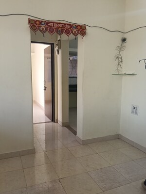 Room in 1 BHK Apartment at Spring Glory Co-Operative Society, Kharadi – for Rent