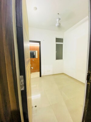 Room in 4 BHK Apartment at Mahagun Mywoods, Sector 16c Greater Noida – for Sale
