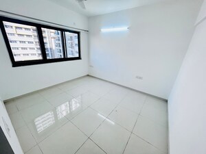 Room in 3.5 BHK Apartment at Amanora Gold Towers, Hadapsar – for Rent