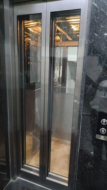 Building Lobby in 3 BHK Builder Floor at Janakpuri – for Rent