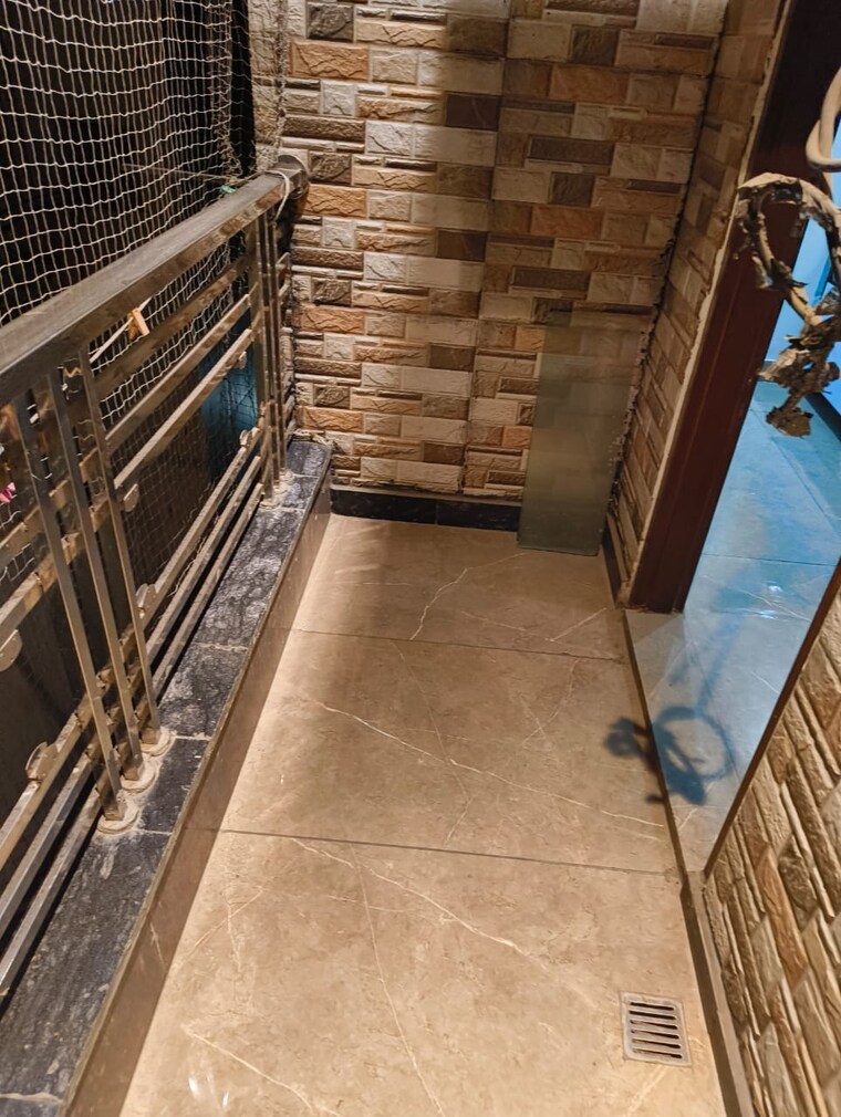 Balcony, janakpuri 3 Bedroom 1000 Sq.Ft. Builder Floor In Janakpuri Delhi 9663857