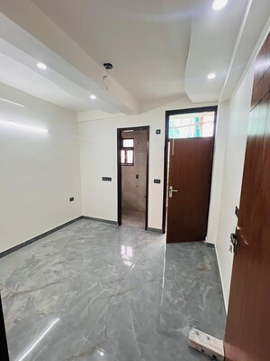 Room in 1 BHK Builder Floor at Saket – for Rent